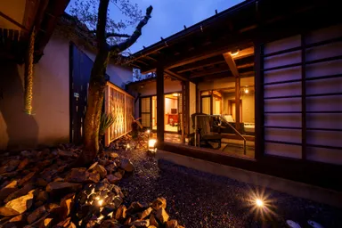 【露天風呂付客室】「こはく」夜景