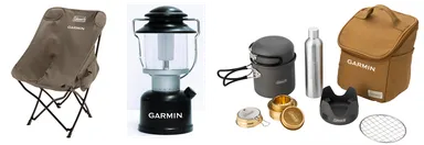 左から、Garminロゴ入りオリジナルチェア、オリジナルランタン、オリジナルクッカーセット