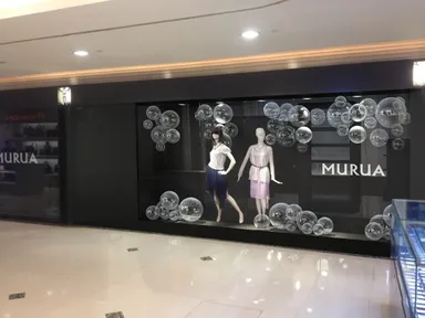 「MURUA」ショーウィンドウ