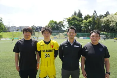 TOPチーム監督小森氏、選手兼当社スタッフ高木氏、当社代表鈴木、株式会社TOR代表渋澤氏