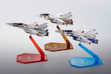 バーミリオン小隊(左：一条輝機、中央：柿崎速雄機、右：マクシミリアン・ジーナス)