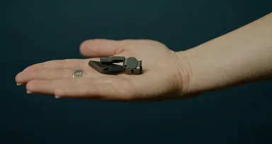 わずか3gの小さなボディから想像できないほど強力なロック性能