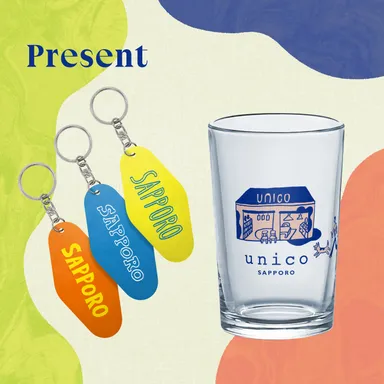 ノベルティのグラスとキーホルダー
