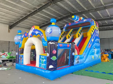 大型エアー遊具