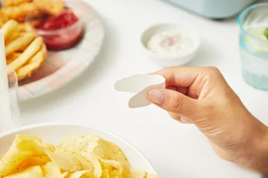 ＜使い方 3＞かるくつまむだけ