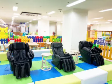 マッサージチェアでリラックス