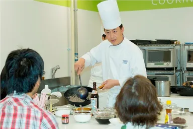 開講前のデモ＆試食会の様子