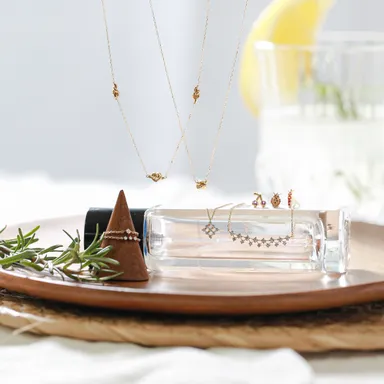 今回のコレクションでは新作ジュエリーを9デザインラインアップ