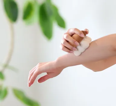 シルク　ボディケアブラシ使用イメージ