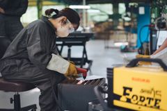 お子さまや女性にも職人が直接手ほどき