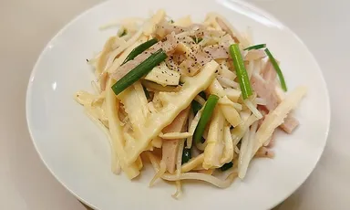 自家製ベトナムハム入り柔らかタケノコとモヤシ炒め