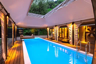 SUITETENTのプール