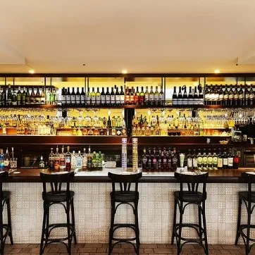 店内バーカウンター