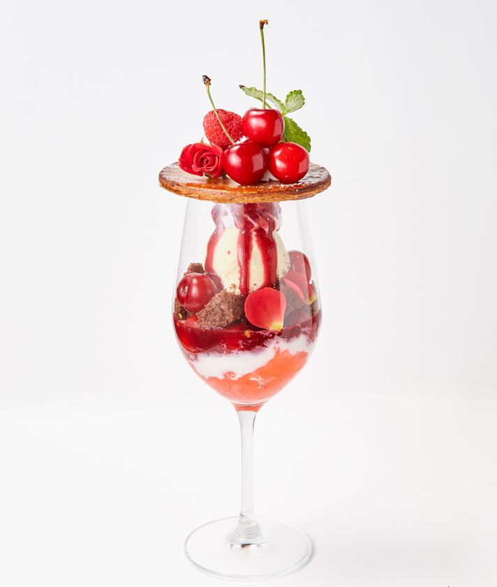 さくらんぼを使用した季節限定スイーツなど夏らしい贅沢フルーツメニューが初登場！
フルーツ＆スイーツカフェ　「フルフルール」
