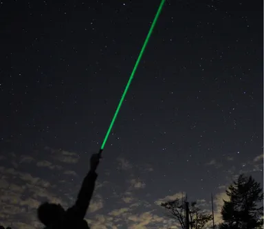 レーザー光線を使い星座解説