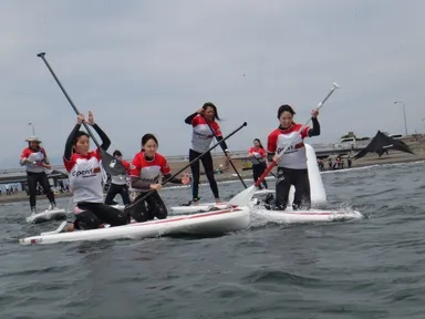 立ってる人も座ってる人も