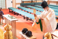 ヘルメットのお祓い風景