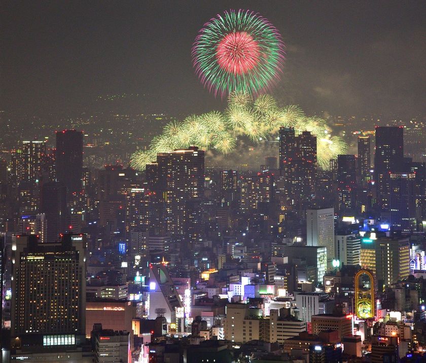 「ハルカス３００（展望台）」で大迫力の花火鑑賞
『なにわ淀川花火大会特別鑑賞プラン』を
７月７日（金）から販売 
