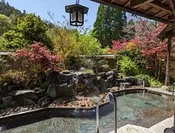 (施設の一例)天然温泉 寿楽荘の露天風呂
