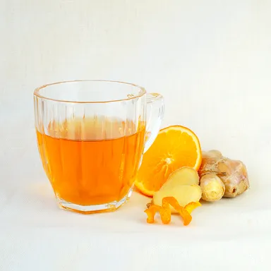 カップと使用ハーブ(イメージ)