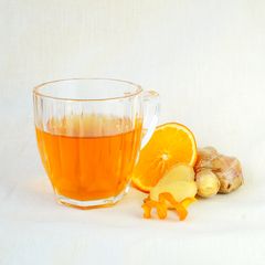 カップと使用ハーブ(イメージ)