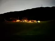 【芝生サイト】夜の雰囲気、サイトから夜景も見えます