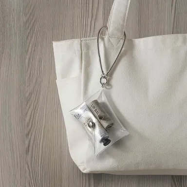 ストラップを付けた様子(バッグ)