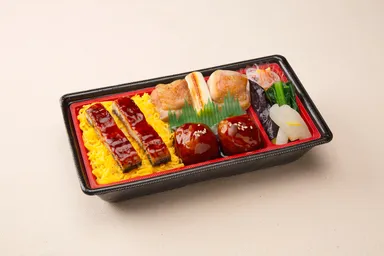 『うなぎ＆焼きとり弁当』(税込1,101円／1個)