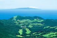 稲取ゴルフクラブ。北に天城連山、南に伊豆七島を臨む、『満点の海・山・空』を堪能できる美しいコース