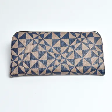 逢初レザー：地染め有、本藍染の型染め