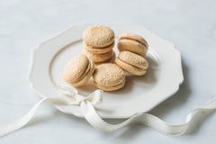 マシュマロのマカロン風(調理画像)