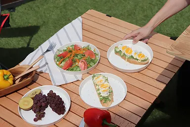 アウトドアでのプレート使用イメージ