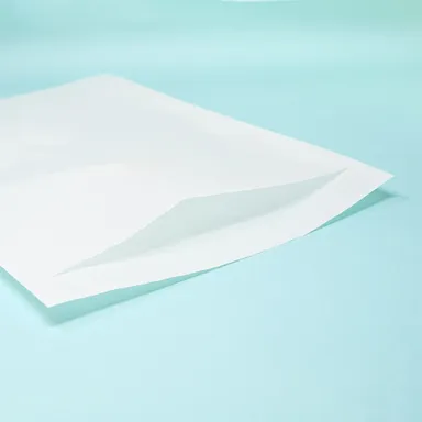 封入口はスリット状に加工されており、スリットが折り返しのガイドにもなる