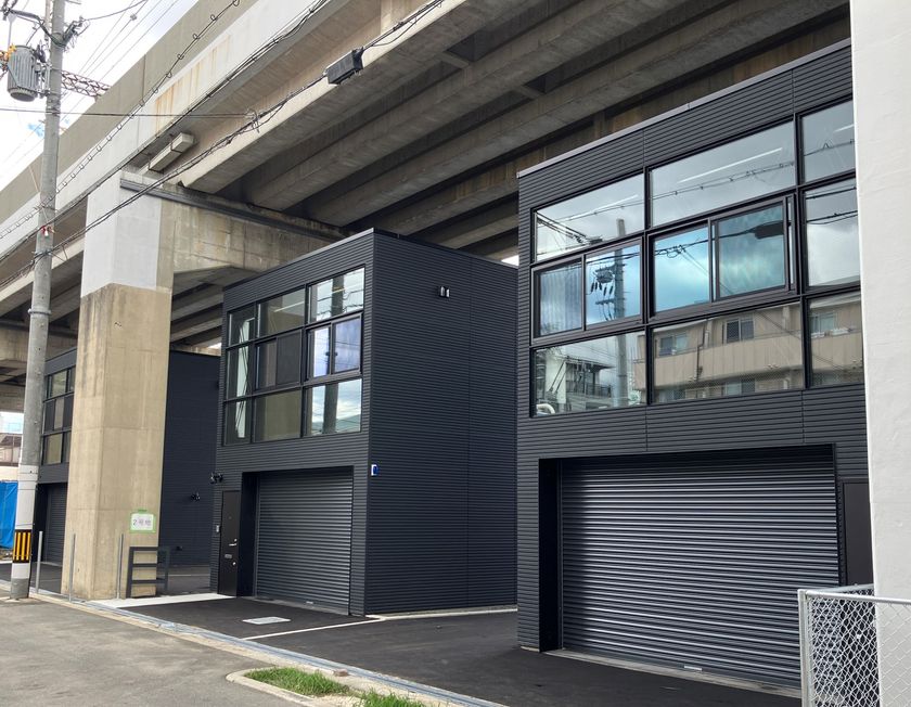 近鉄高架下 賃貸ガレージハウス
「 K・BLOC HARINAKANO 」が竣工