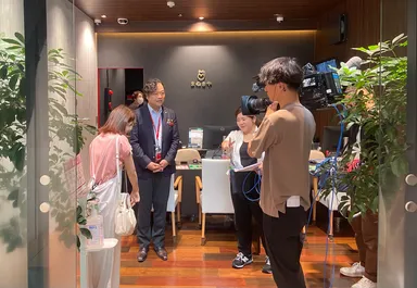 9月8日放送>デヴィ夫人がイメージマスコットの買取店、 まねきや 9月8日放送>デヴィ夫人がイメージマスコットの買取店、 まねきや
