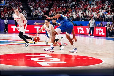 コート内TCLロゴ露出