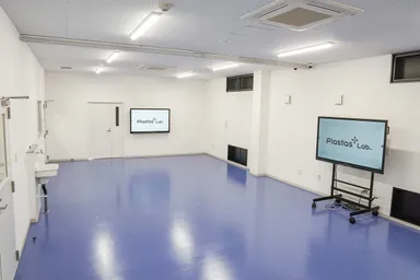Plastas Lab.の室内2