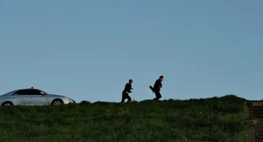 振り回されている刑事たち