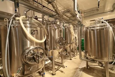 大和醸造（ビール醸造用タンク）