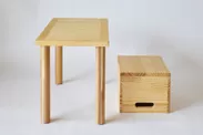 小さな机と箱椅子1