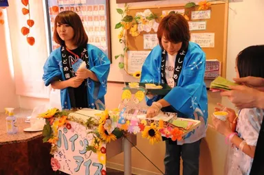 去年の夏祭りの様子3-パインアイス-