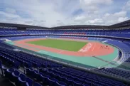 初開催の日産スタジアム(横浜市)