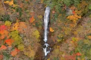 秋の日暮の滝
