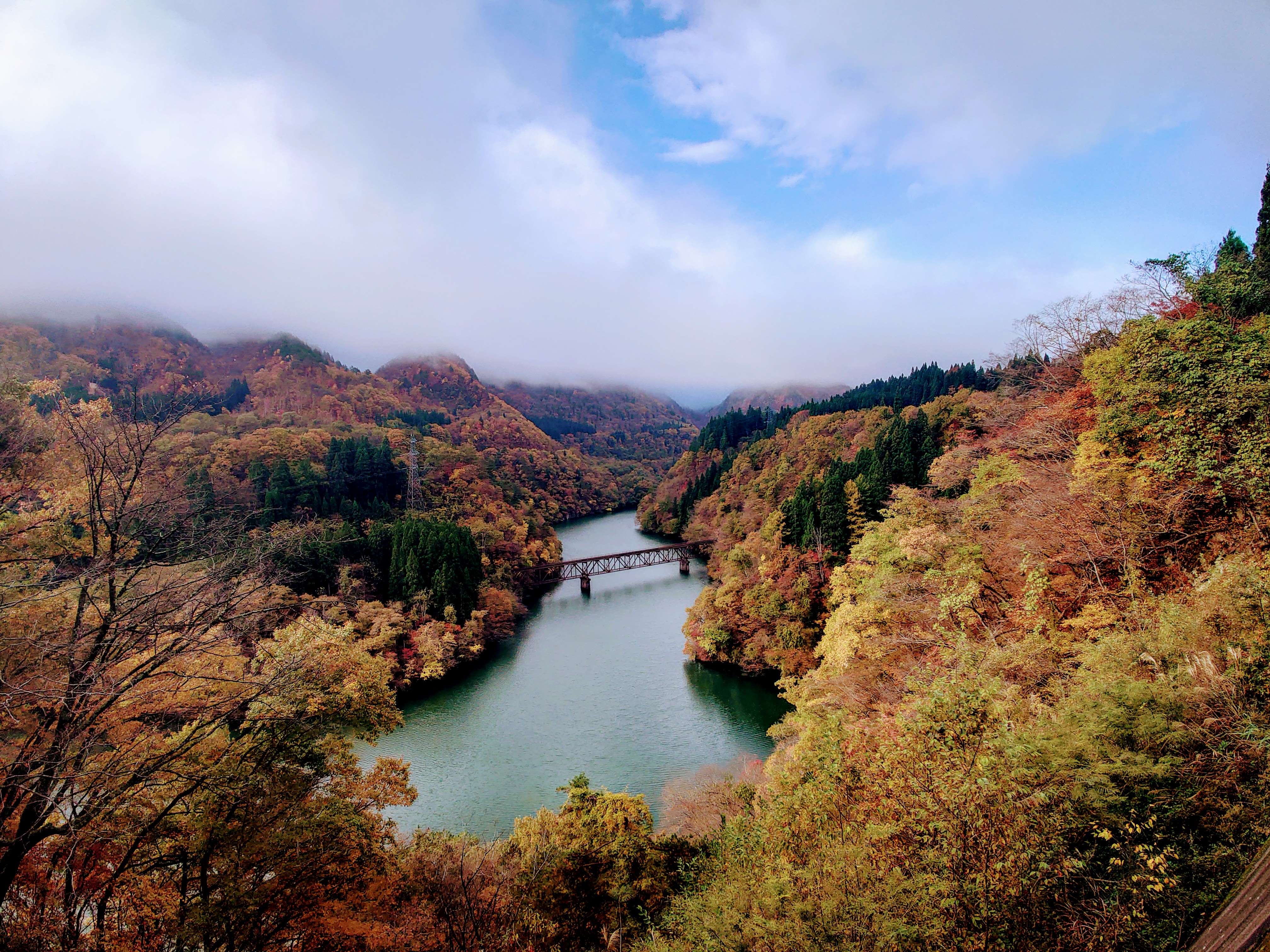 秋の行楽シーズンに向けて福島県・奥会津の 「霧幻峡カヤック