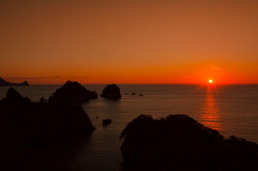 静岡県・西伊豆堂ヶ島ニュー銀水月中旬から見頃の夕陽に合わせて