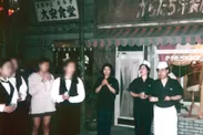 ラー博出店当時の遠藤夫妻と娘さん(1994年)