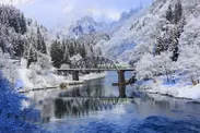 鉄橋を渡る只見線(冬)