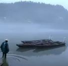 朝靄と渡し舟