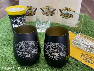 阪神タイガース JERA セントラル・リーグ優勝記念品」 タンブラーや 阪神タイガース JERA セントラル・リーグ優勝記念品」 タンブラーや