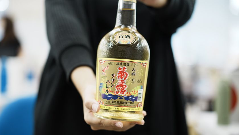 菊之露酒造の貴重な樽貯蔵古酒を再蒸留し今までにない味わいの泡盛